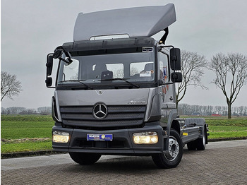 Konteineru vedējs/ Kravas automašīna ar noņemamā virsbūve MERCEDES-BENZ Atego 1227