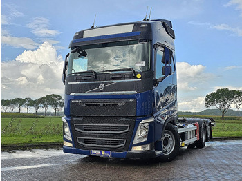 Konteineru vedējs/ Kravas automašīna ar noņemamā virsbūve VOLVO FH 540