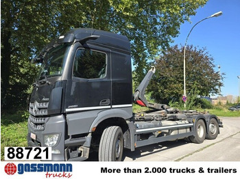 Pacēlājs ar āķi MERCEDES-BENZ Arocs 2551