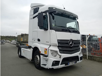 Vilcējs MERCEDES-BENZ Actros 1845