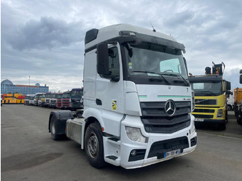 Vilcējs MERCEDES-BENZ Actros 1845