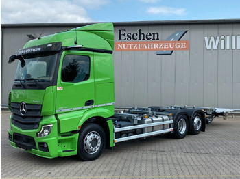 Konteineru vedējs/ Kravas automašīna ar noņemamā virsbūve MERCEDES-BENZ Actros 2542