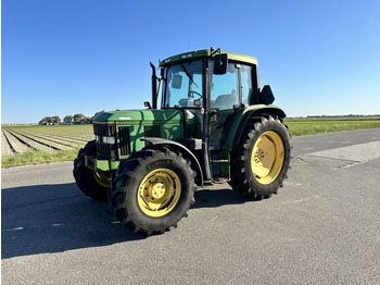 Traktors JOHN DEERE 6400