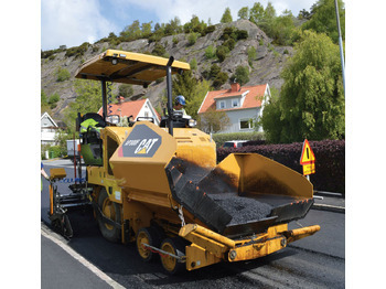 Asfalta klājējs CATERPILLAR AP300F