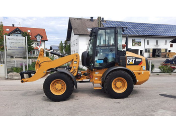 Riteņu iekrāvējs CATERPILLAR 908M