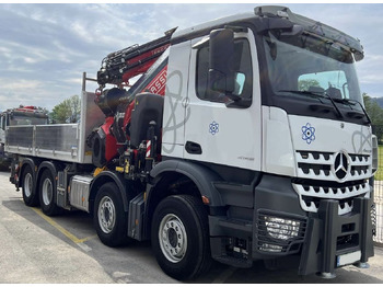 Kravas auto ar manipulatoru MERCEDES-BENZ