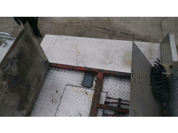 Rāmis/ Šasija - Kravas automašīna MAN TGA Abdeckung Sattelplatte: foto 4