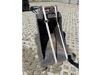 Ekskavators-iekrāvējs VOLVO