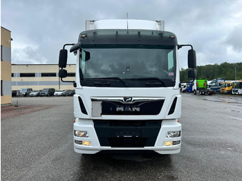 Kravas automašīna ar slēgto virsbūvi MAN TGM 18.290: foto 2