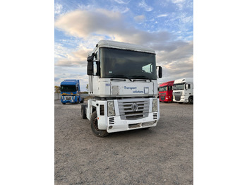 Vilcējs RENAULT Magnum 440