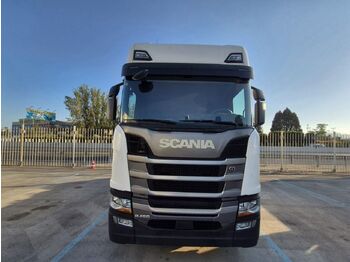 Vilcējs SCANIA R 450