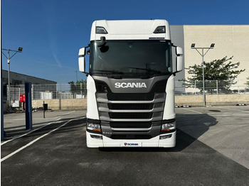 Vilcējs Scania S 450: foto 4