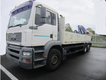 Kravas auto ar manipulatoru MAN