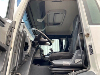 Interior photo 1: MAN TGS 40.400 6x4 BB TGS 40.400 6x4 BB mit 20.000l Tank līzingu MAN TGS 40.400 6x4 BB TGS 40.400 6x4 BB mit 20.000l Tank