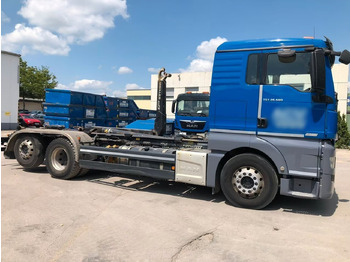 Pacēlājs ar āķi MAN TGX 26.580