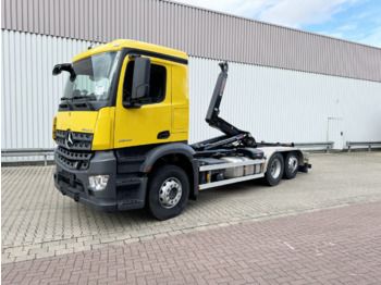 Pacēlājs ar āķi MERCEDES-BENZ Arocs 2642