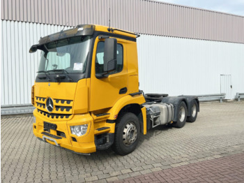 Vilcējs MERCEDES-BENZ Arocs 2640