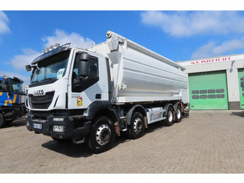 Autocisterna IVECO EuroTrakker