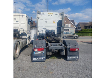 Vilcējs Renault Premium-450: foto 4 Vilcējs Renault Premium-450: foto 4