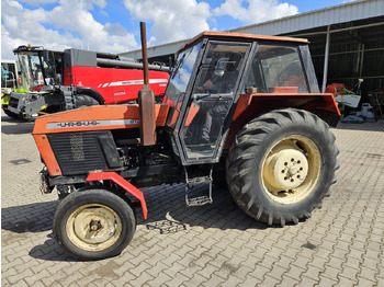 Traktors URSUS
