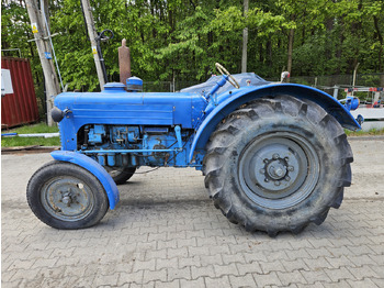Traktors ZETOR