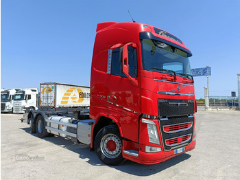 Konteineru vedējs/ Kravas automašīna ar noņemamā virsbūve VOLVO FH 500