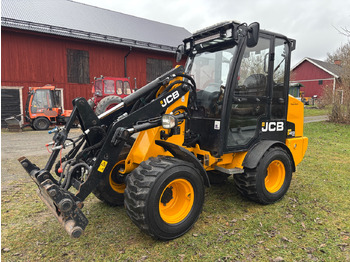 Riteņu iekrāvējs JCB 403