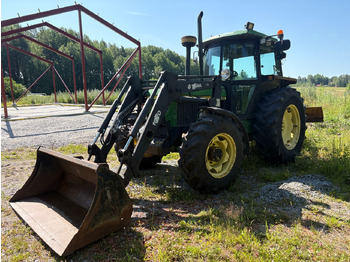 Traktors JOHN DEERE 2850
