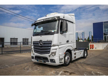 Vilcējs MERCEDES-BENZ Actros 1845