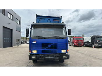 Kravas automašīna pašizgāzējs Volvo FL 12.380 (8X4 /STEEL SUSP. / BOITE MANUELLE / MANUAL GEARBOX): foto 2 Kravas automašīna pašizgāzējs Volvo FL 12.380 (8X4 /STEEL SUSP. / BOITE MANUELLE / MANUAL GEARBOX): foto 2
