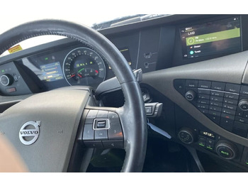 Kravas automašīna ar slēgto virsbūvi VOLVO FH 460