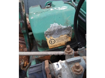 Dzinējs - Kravas automašīna Volvo D16A   Volvo: foto 5