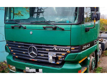 Vilcējs MERCEDES-BENZ Actros 2543: foto 2