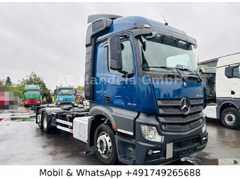 Konteineru vedējs/ Kravas automašīna ar noņemamā virsbūve MERCEDES-BENZ Actros 2542