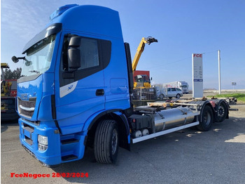 Konteineru vedējs/ Kravas automašīna ar noņemamā virsbūve IVECO Stralis 460