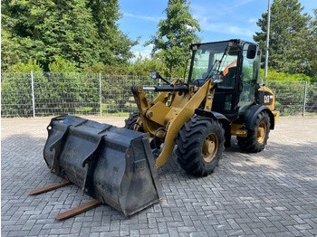 Riteņu iekrāvējs CATERPILLAR