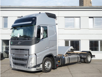 Kravas automašīna ar tentu VOLVO FH13
