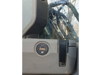Kāpurķēžu ekskavators CAT 320FL: foto 5