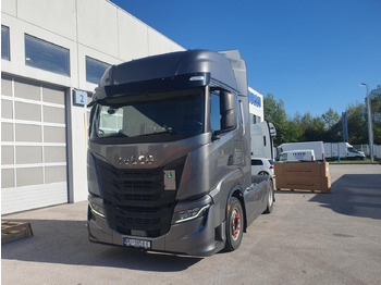 Vilcējs IVECO S-WAY
