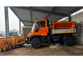 Kravas automašīna Unimog U400 4x4, Winterdienst, Schild+Streuer: foto 3