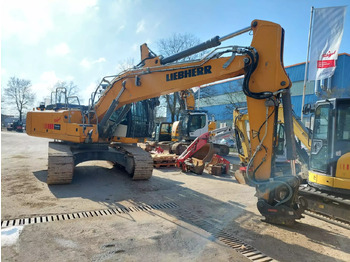 Kāpurķēžu ekskavators LIEBHERR R 926