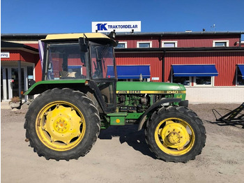 Traktors JOHN DEERE 2140