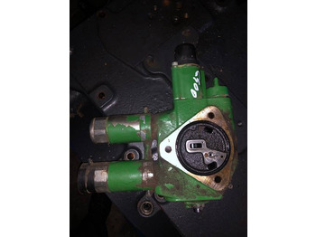 Hidrauliskais vārsts - Lauksaimniecības tehnika John Deere 6800 - Rozdzielacz: foto 2