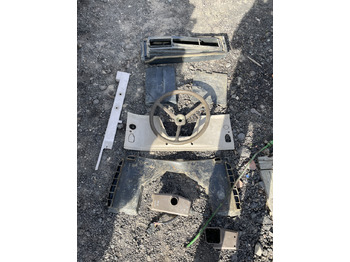 Kabīne un interjers - Lauksaimniecības tehnika John Deere 6920 - plastiki wnętrza kabiny: foto 3