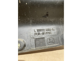 Kabīne un interjers - Lauksaimniecības tehnika John Deere 6920S - osłona plastik wnętrza L155922: foto 4 Kabīne un interjers - Lauksaimniecības tehnika John Deere 6920S - osłona plastik wnętrza L155922: foto 4