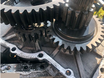 Grozāmass - Lauksaimniecības tehnika Zwrotnica Manitou Spicer: foto 4