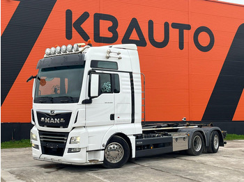 Pacēlājs ar āķi MAN TGX 26.500