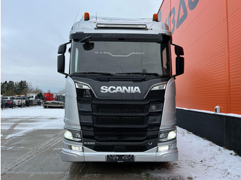 Kokvedējs, Kravas auto ar manipulatoru pārvadāšana koksnes Scania R 520 8x4*4 RETARDER: foto 3