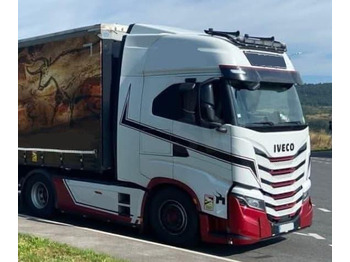 Vilcējs IVECO S-WAY