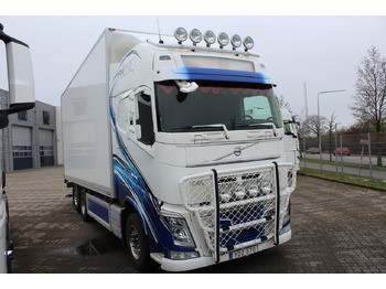 Kravas automašīna ar slēgto virsbūvi VOLVO FH